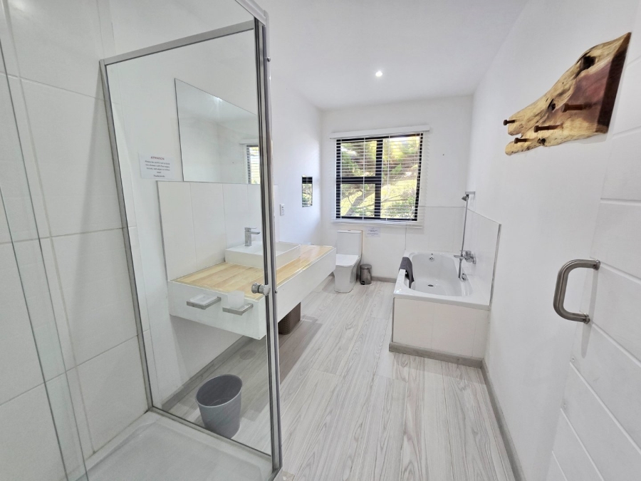 7 Bedroom Property for Sale in Kingfisher Creek Western Cape